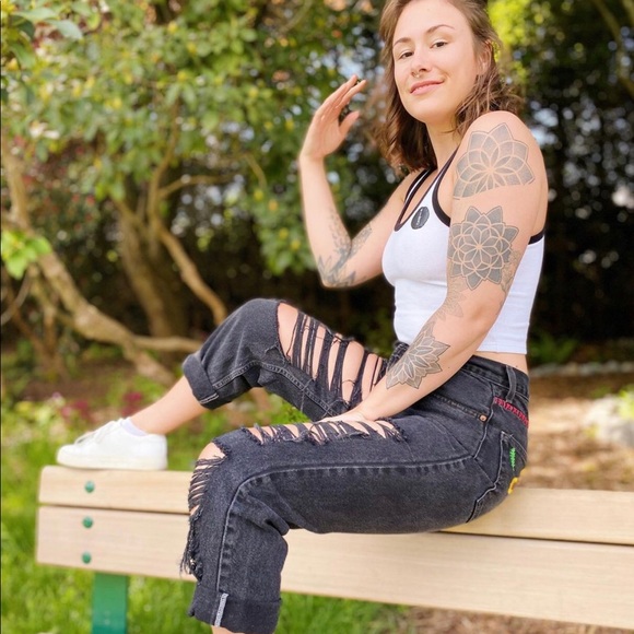 Levi’s distressed and embroidered - Picture 2 of 7